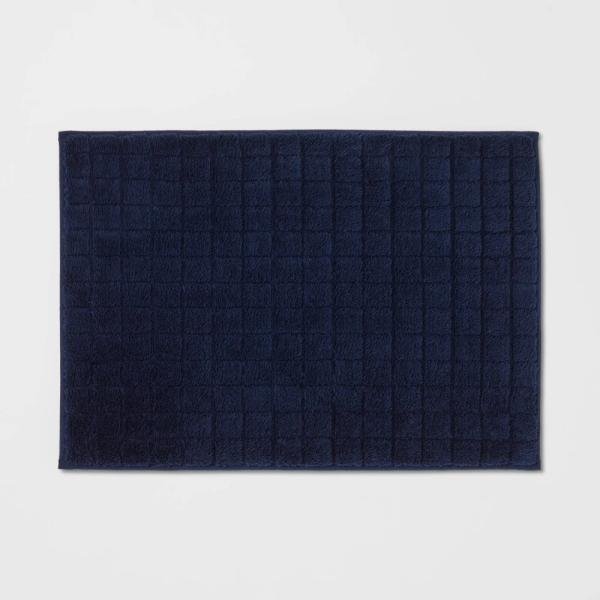 Alfombra de baño de espuma con diseño de cuadrícula de terciopelo de 43 x 60 cm .