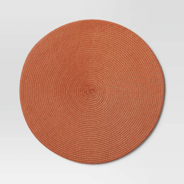 Threshold Polyround Charger, mantel individual redondo, color naranja, material plástico duradero, fácil de limpiar, ideal para decoración de mesa.