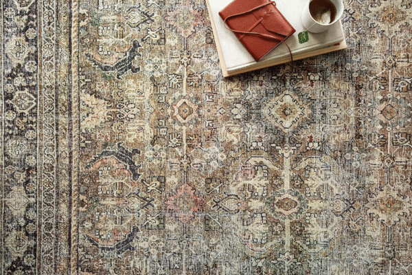 Loloi Layla - Tapete grueso y suave, diseño envejecido estilo vintage, pelo bajo que no se desprende, fácil de limpiar, duradero, para sala, 5 pies x 7 pies 6 pulgadas, oliva/carbón - Imagen 2