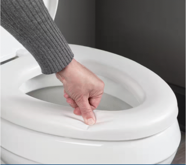 Asiento de inodoro alargado con cojín cómodo antimicrobiano, tapa de plástico y aro de vinilo, color blanco
