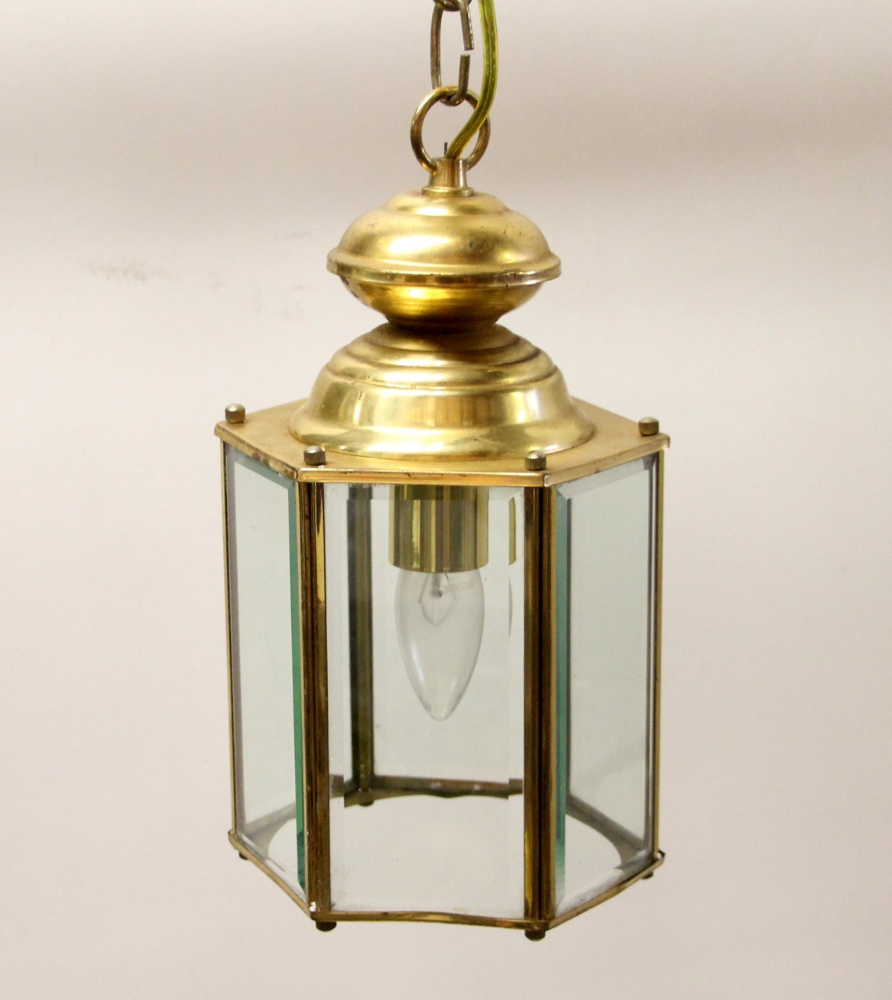 Farol colgante tradicional de latón y vidrio biselado de los años 70 - Imagen 2