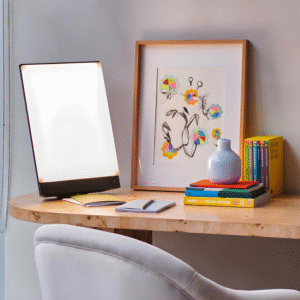 Lámpara de fototerapia Boxelite de Northern Light Technology con luz brillante de 10,000 lux, caja negra, ideal para tratar trastornos afectivos estacionales.