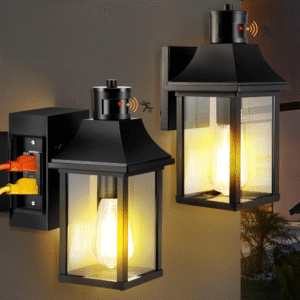 Juego de 3 luces exteriores para porche: con salida GFCI integrada, sensor de movimiento y función atardecer-amanecer, 3 modos de iluminación; seguras y prácticas para entrada o patio.