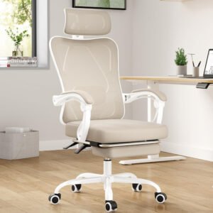 Silla de oficina ergonómica con reposapiés y reposacabezas, respaldo alto de malla transpirable y soporte lumbar ajustable. Ideal para escritorio, estudio u oficina.