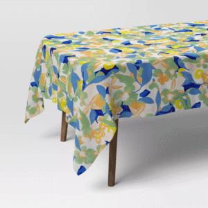 Mantel floral de 84" largo x 60" ancho, material de algodón. Forma rectangular. Lavable a máquina, combina a la perfección con diversos estilos de decoración y paletas de colores.