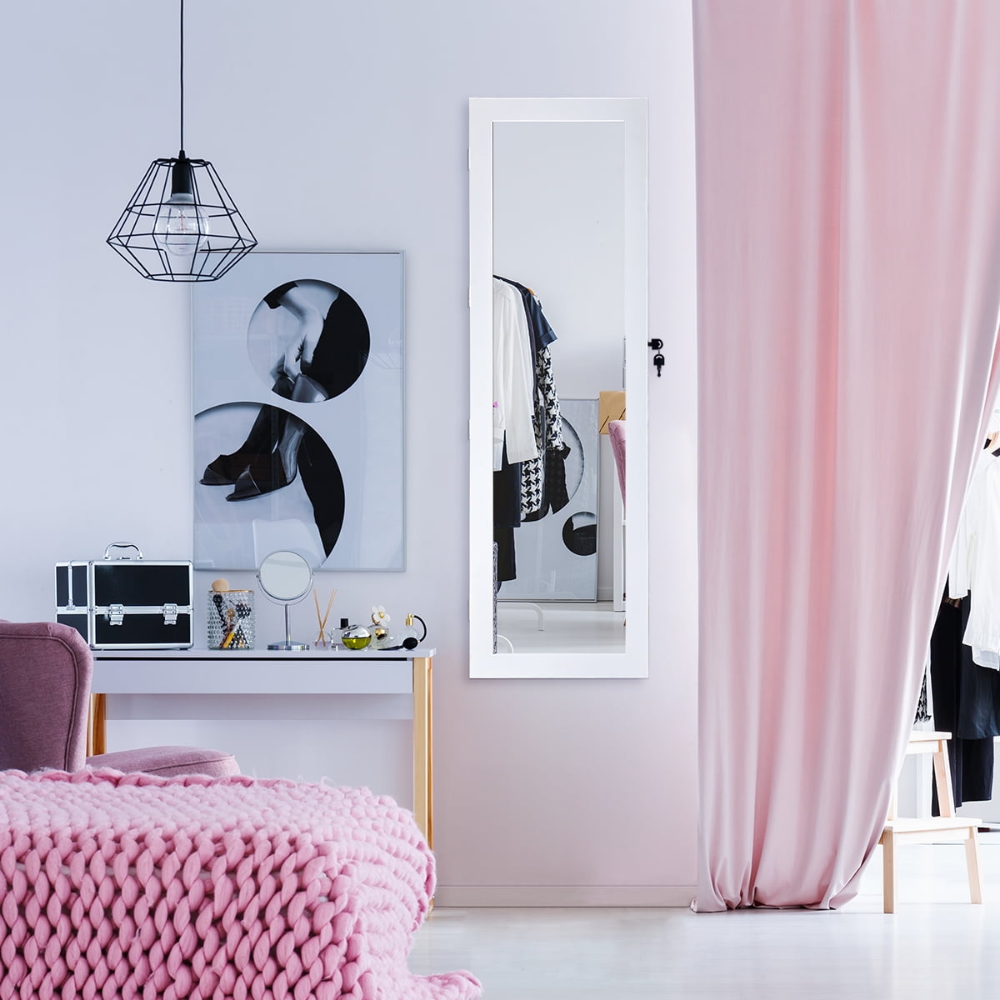 Armario organizador para joyería Costway, montable en pared o puerta, con cerradura de seguridad y llave. Incluye varios compartimentos y ganchos para mantener las joyas organizadas. - Imagen 4