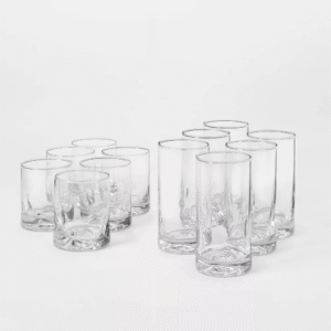 Threshold set Telford de 11 vasos de vidrio, con tamaños bajos y altos. Diseño transparente, resistente e ideal para bebidas diarias.